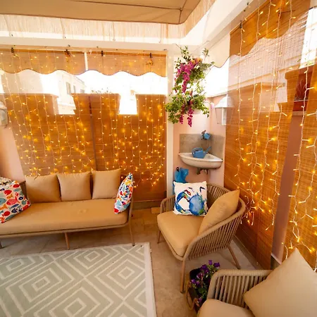 아파트 Charming And Cozy House 네뚜노