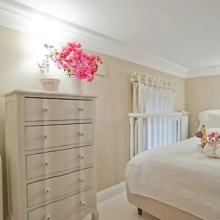 Charming And Cozy House 네뚜노