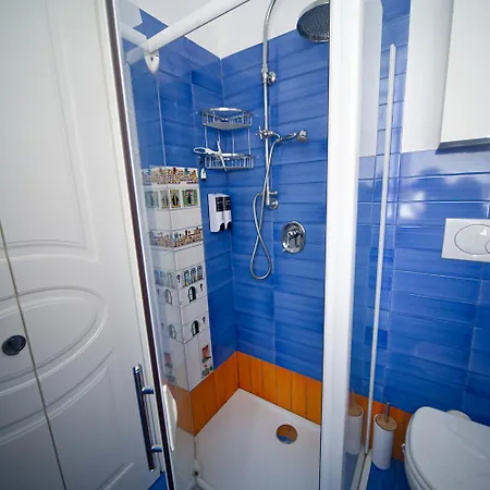 아파트 Charming And Cozy House 네뚜노