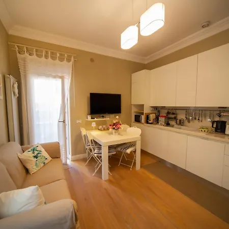 Apartment Charming And Cozy House