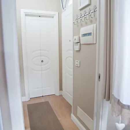 Апартаменты Charming And Cozy House *