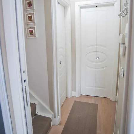 Charming And Cozy House Неттуно